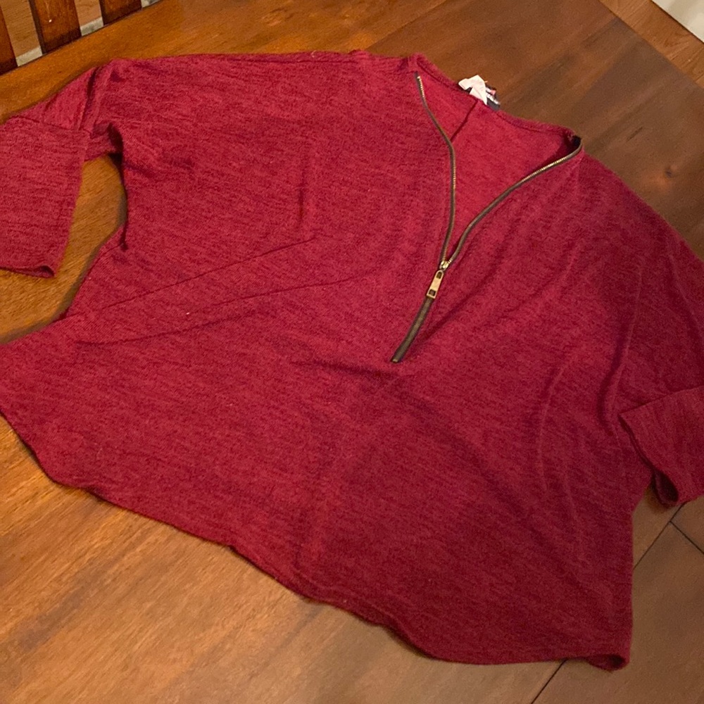 EUC Discreet sweater, sz L